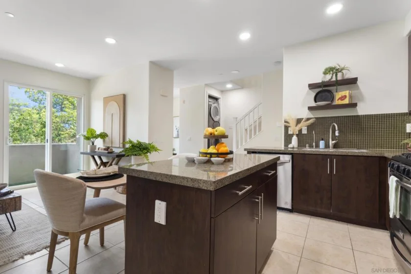2104 Cosmo Way photo 12