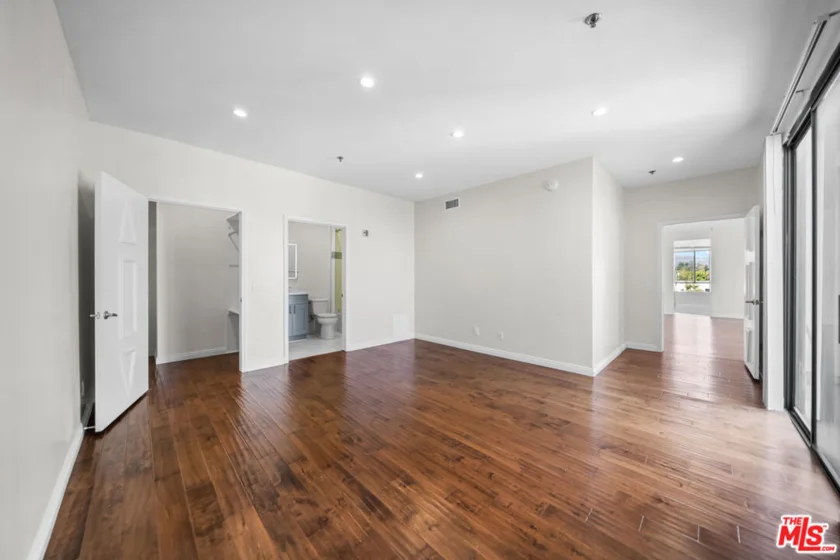326 Westminster Avenue #404 photo 16