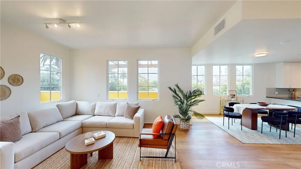 1878 E Walnut Street #213 photo 1