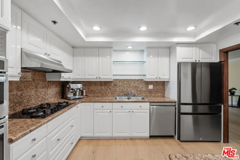9249 Burton Way #302 photo 10