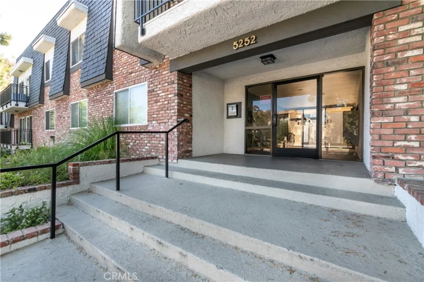 5252 Coldwater Canyon #202 photo 3