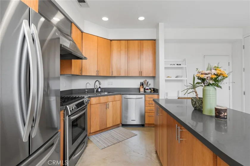 637 E 4th #B photo 5