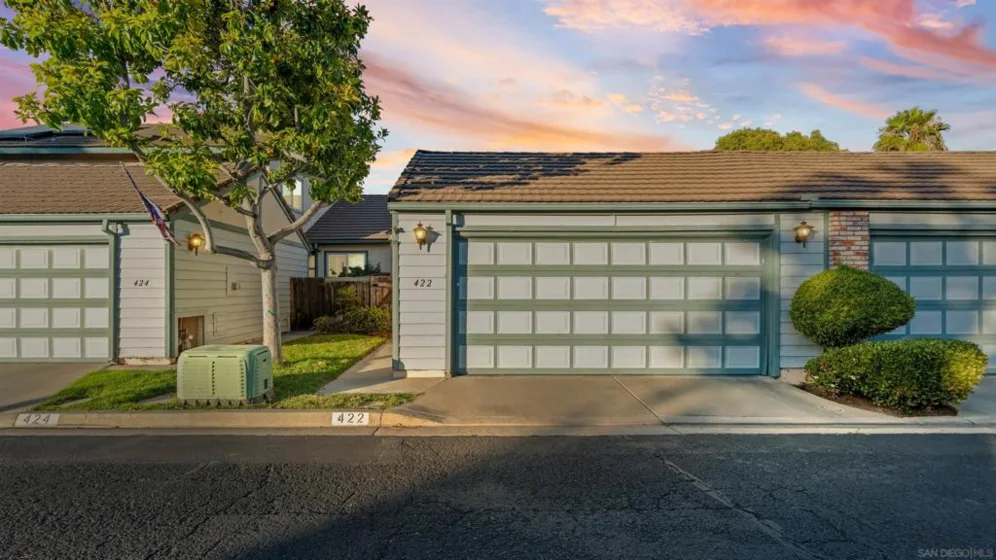422 Devonshire Gln photo 3