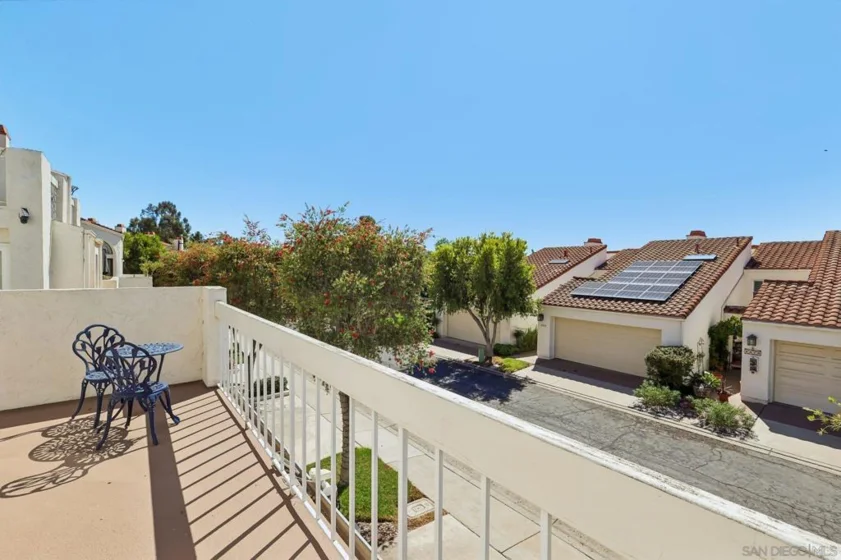 4885 Tinasa Way photo 3