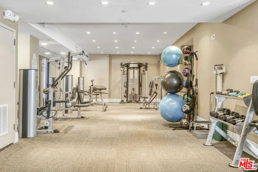 10551 Wilshire Boulevard #902 photo 34