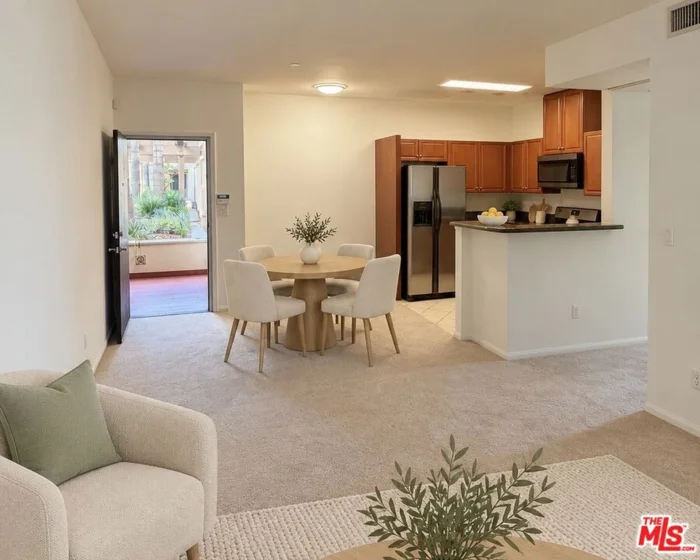 13941 Sherman Way #208 photo 4