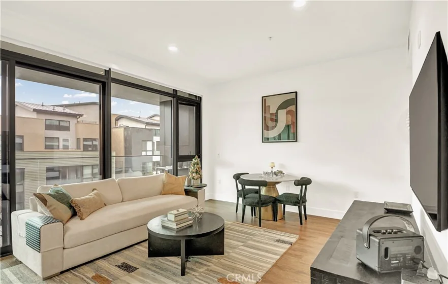 709 E Walnut Street #415 photo 21
