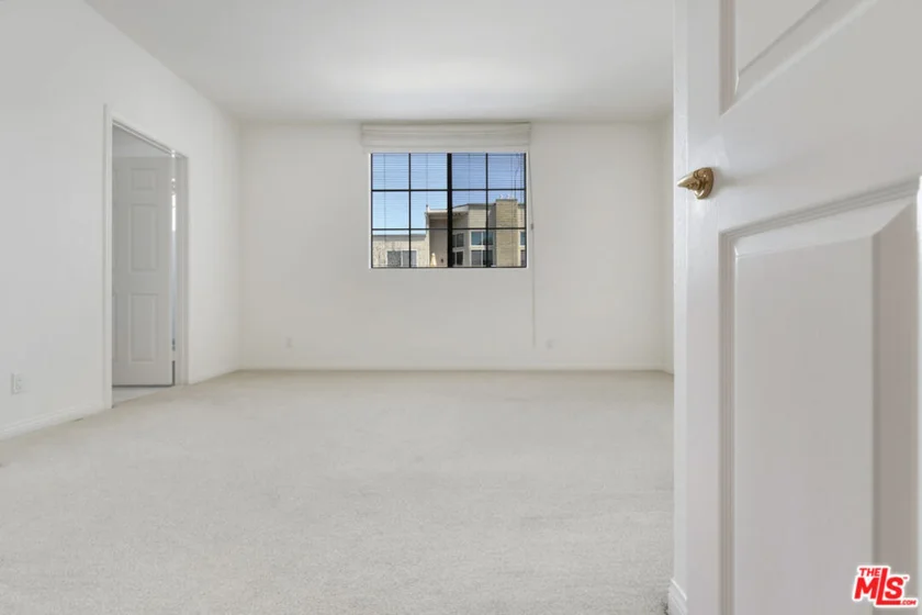14570 Benefit Street #201 photo 26
