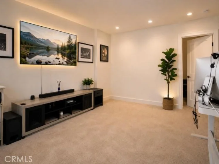 1648 Topanga photo 18