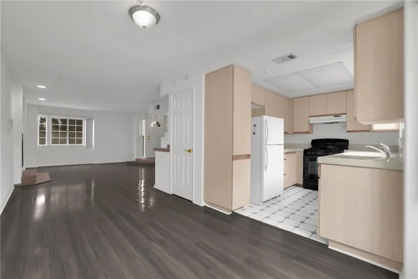 821 N Garfield Avenue #4 photo 5