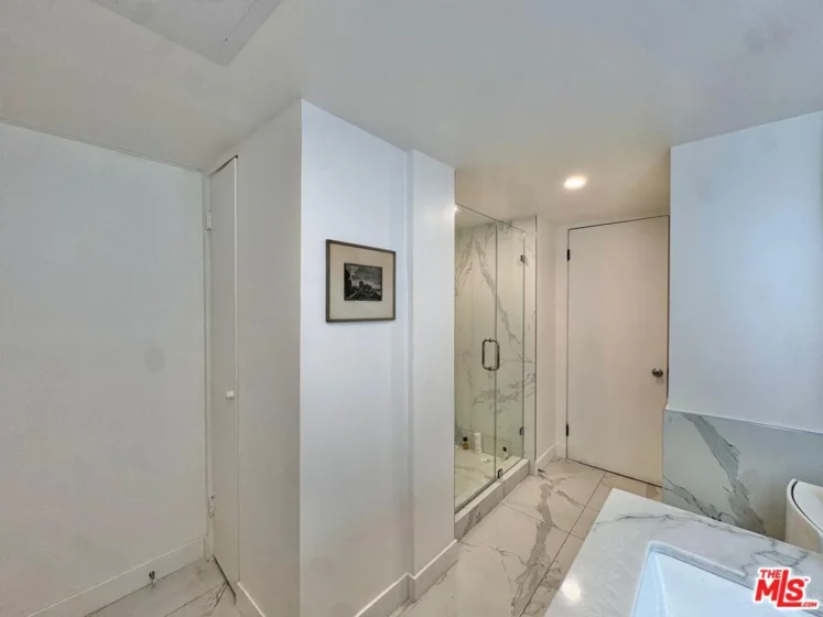 1100 Alta Loma Road #902 photo 23