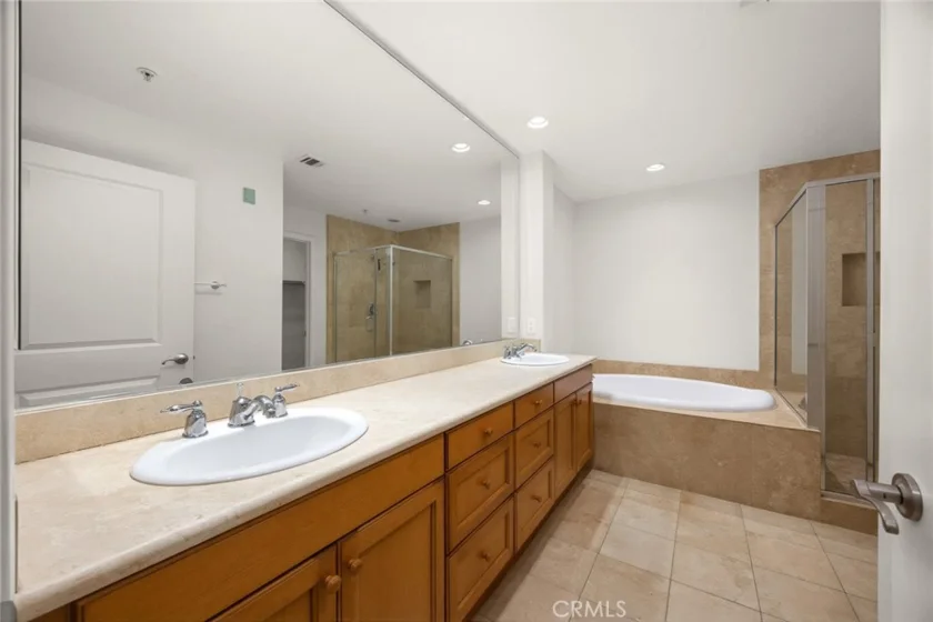 128 N Oak Knoll #206 photo 20