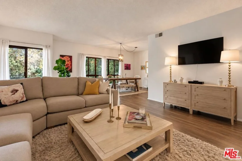 637 Wilcox Avenue #1E photo 2