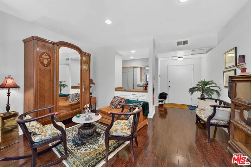 1944 Glendon Avenue #110 photo 4