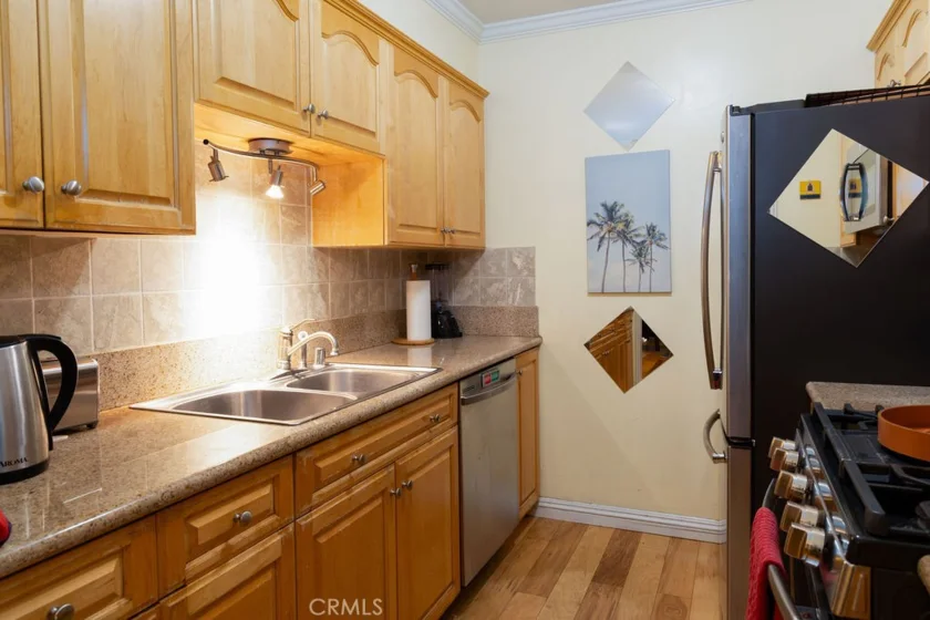 15344 Weddington Street #104 photo 3