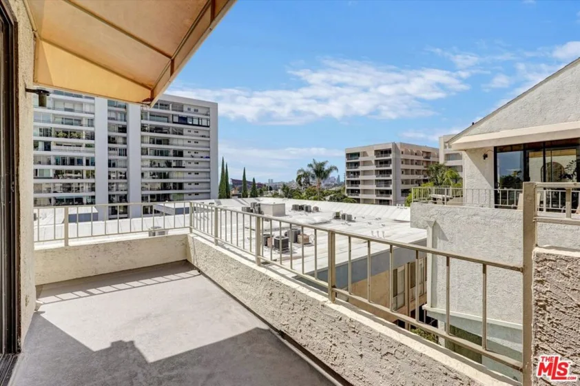1140 Alta Loma Road #303 photo 31