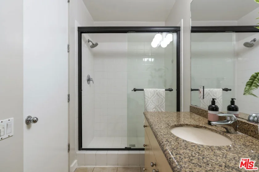 330 S Barrington Avenue #201 photo 14