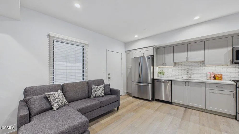 137 S Wilson Avenue #106 photo 17