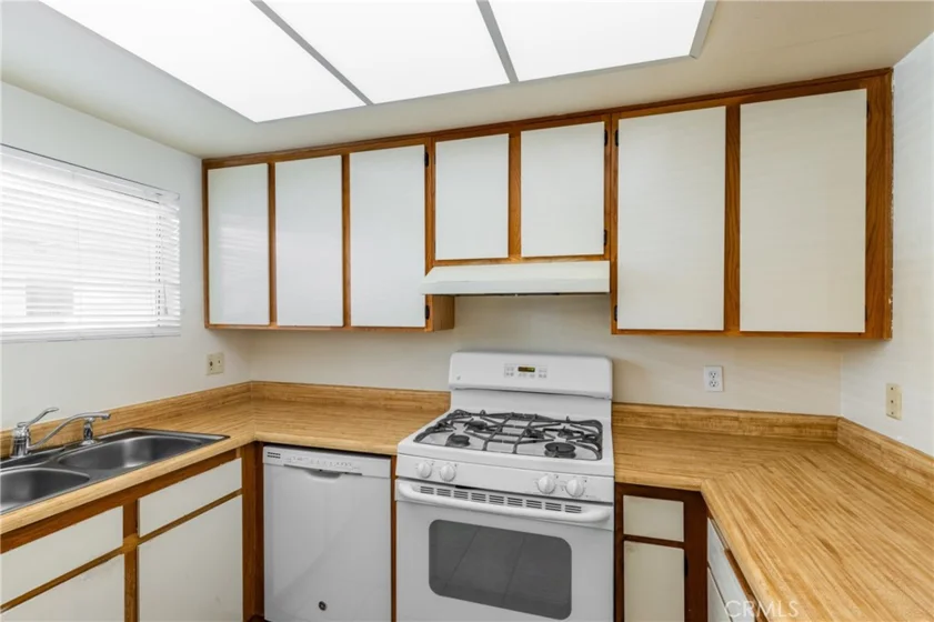 2915 Montrose Avenue #430 photo 14