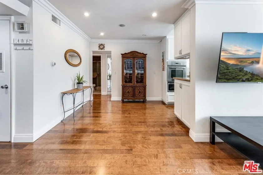 5429 Newcastle Avenue #313 photo 3