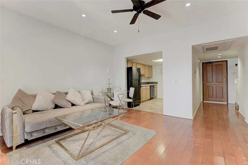 11124 Burbank Boulevard #101 photo 20