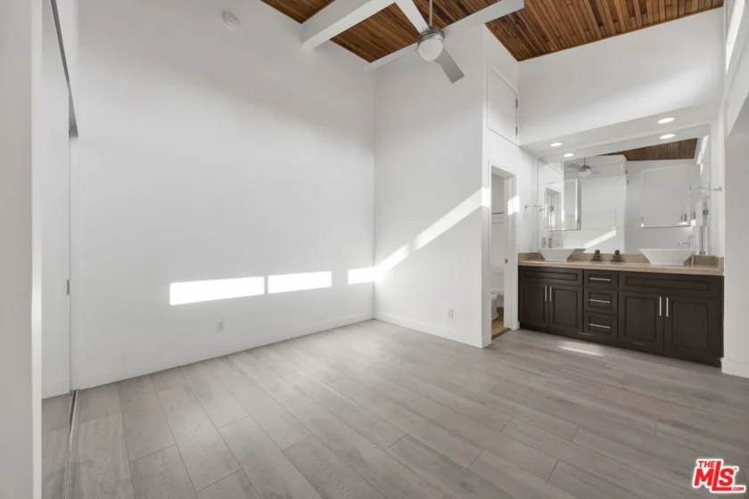 5460 White Oak Avenue #G305 photo 12