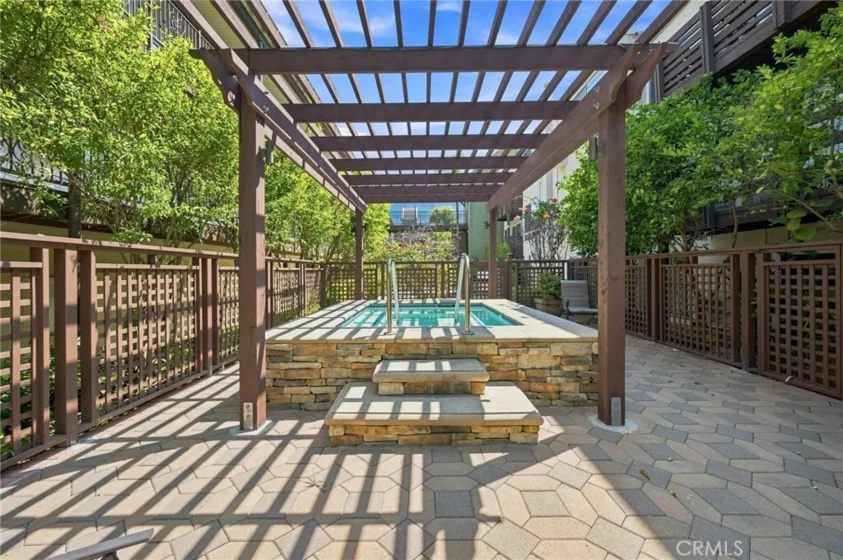 525 S Ardmore Avenue #320 photo 23
