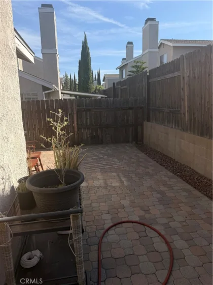 863 Encino photo 25