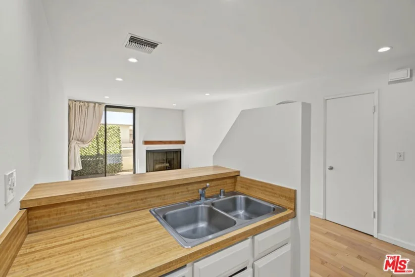 740 N Kings Road #314 photo 10