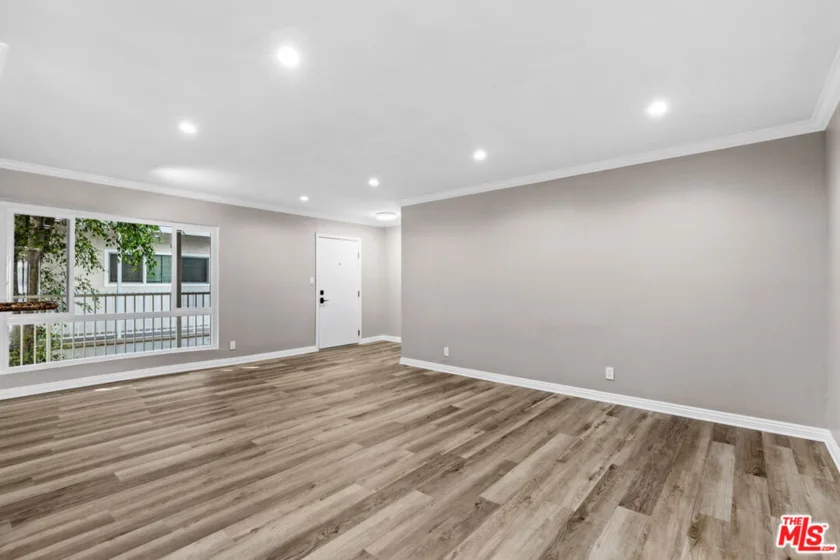 5320 Zelzah Avenue #214 photo 8