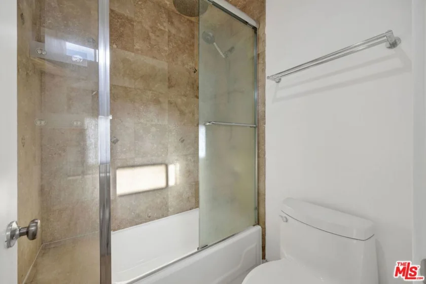 5460 White Oak Avenue #G305 photo 16