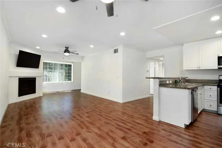5525 Canoga Avenue #124 photo 1