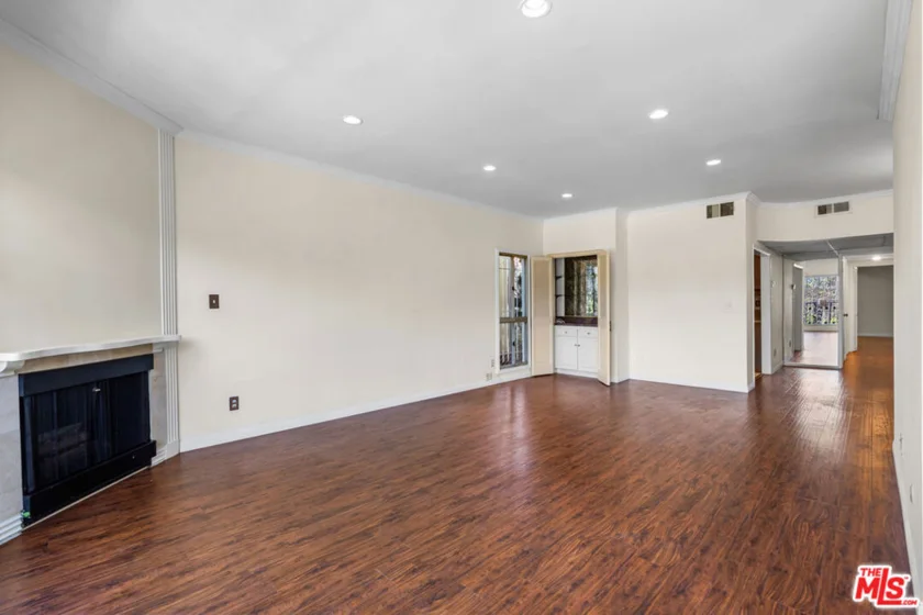 822 S Windsor Boulevard #102 photo 4