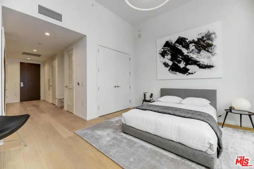 877 Francisco Street #819 photo 1