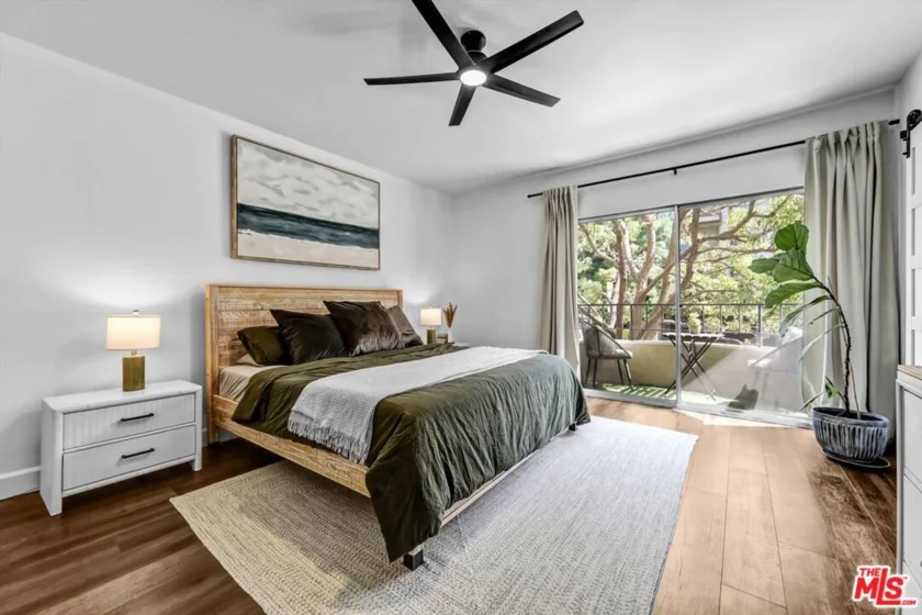 1221 N Kings Road #101 photo 15