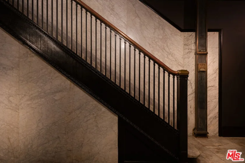 460 S Spring Street #810 photo 33