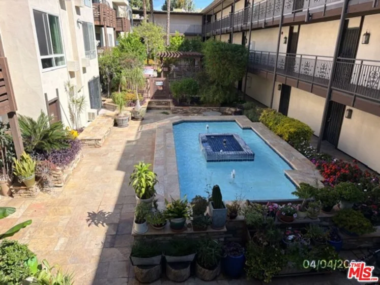 525 S Ardmore Avenue #242 photo 4