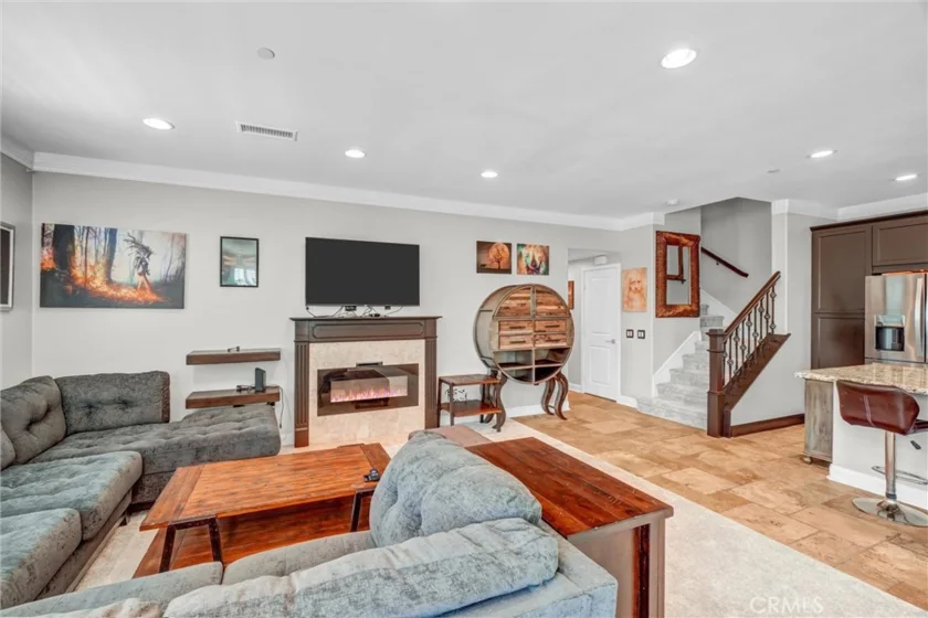 1009 El Paseo photo 12