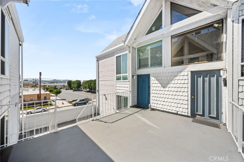 1121 E Wilson photo 1