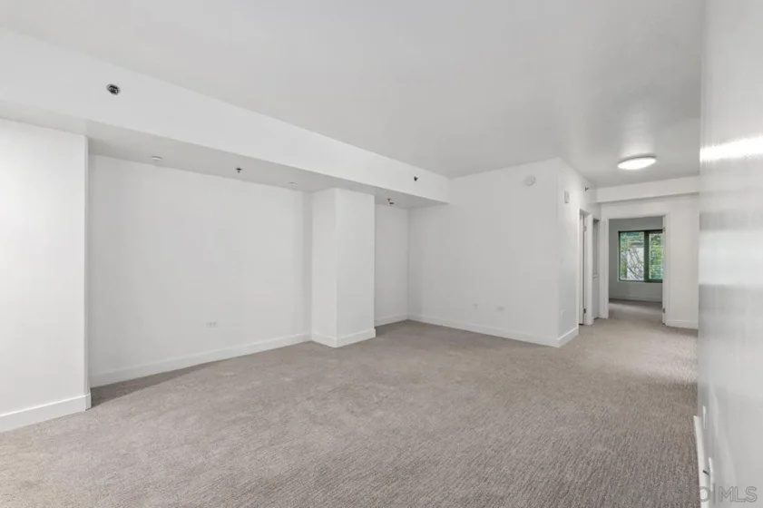 425 W Beech #204 photo 35