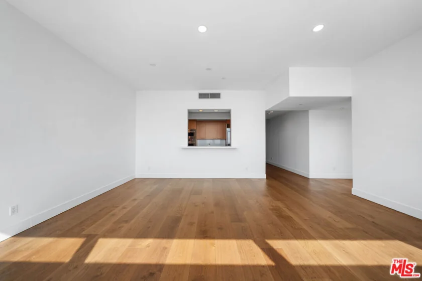900 W Olympic Boulevard #32I photo 10