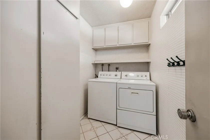 17943 Magnolia Boulevard #16 photo 34