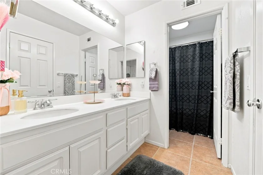 23682 Saratoga Springs photo 33