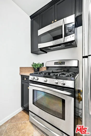 7320 Hawthorn Avenue #425 photo 22