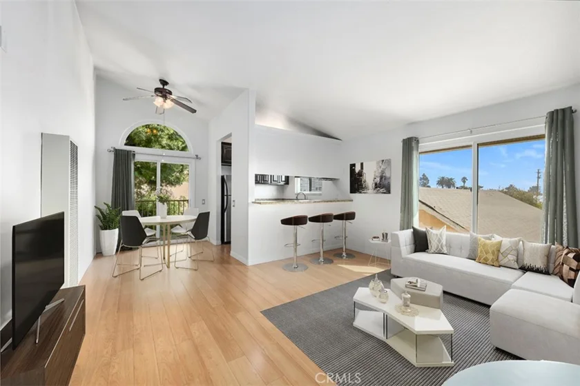1637 E 5th Street #304 photo 1