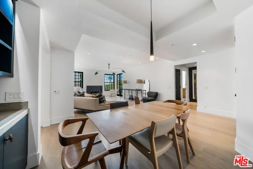 960 N Doheny Drive #301 photo 10