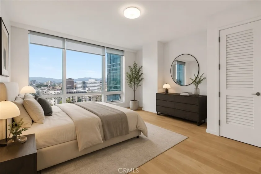 877 Francisco Street #1818 photo 2