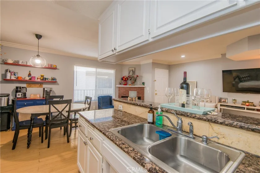 7045 Woodley Avenue #218 photo 14