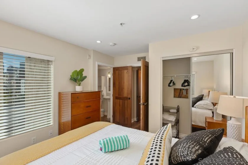 801 W Hawthorn Street #301 photo 21