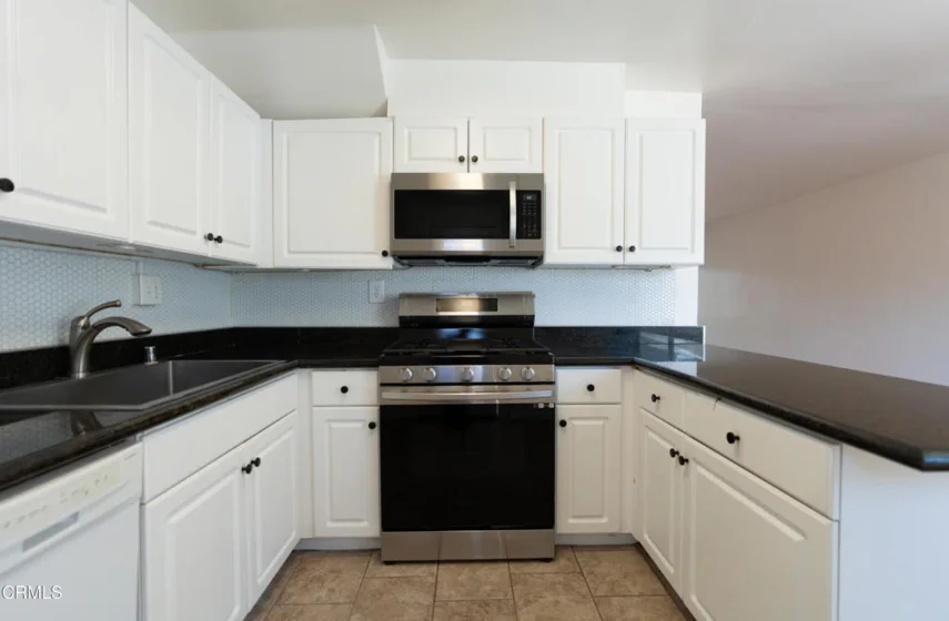 20224 Cohasset Street #9 photo 9